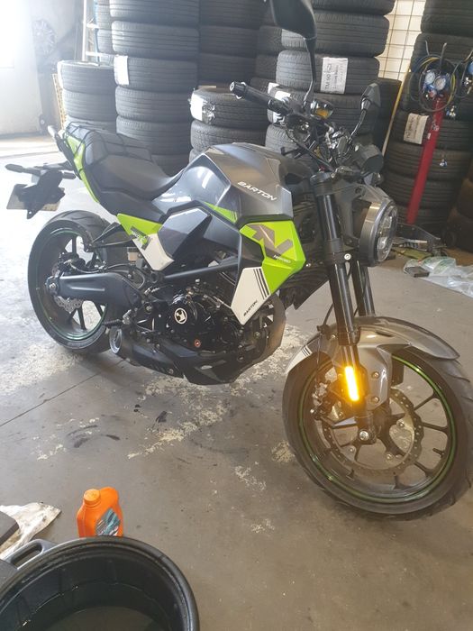 Vand motocicleta încă în garanție