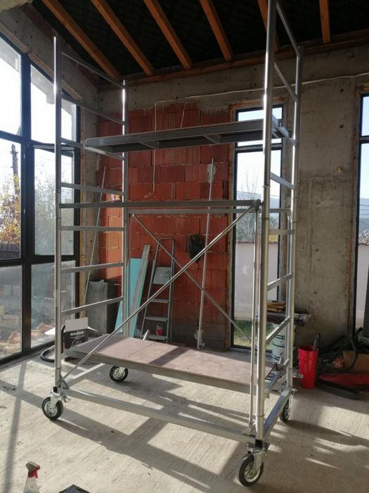 Отдавам мобилно скеле под наем