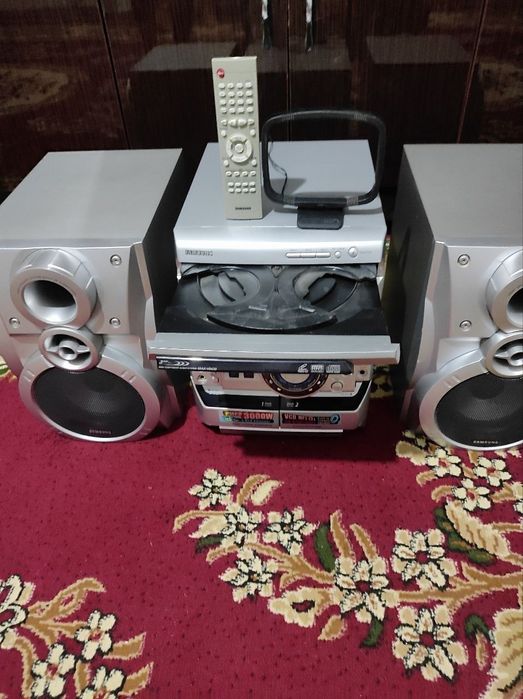 Muzikalni sentir Samsung 3000w sotiladi