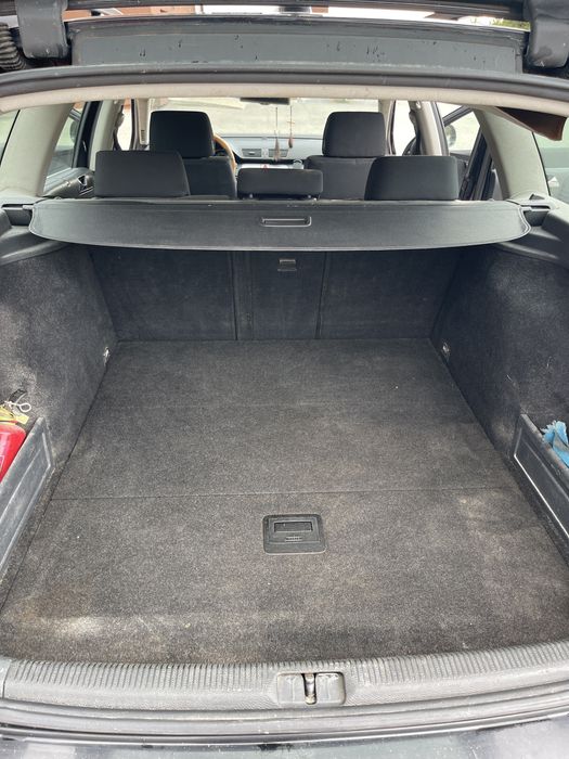 VW Passat B6 + două seturi de anvelope de iarnă (8 bucăți)