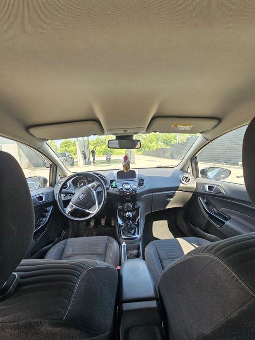Vand Ford Fiesta titanium pret negociabil