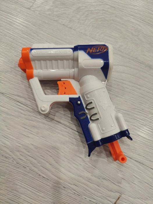 Vând pistoale Nerf