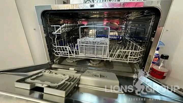 Дава се под наем Тристаен апартамент в Варна, Център - 90 кв.м за 1000 € - Снимка #3