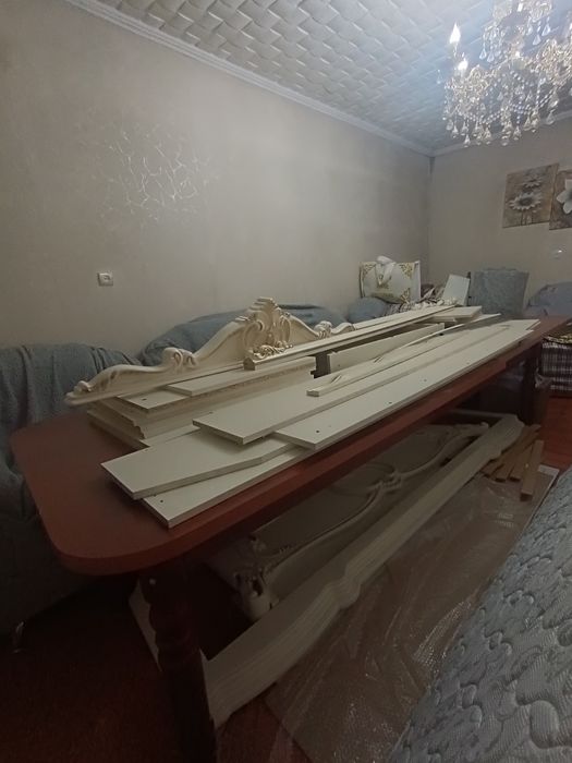 Продаю б/у стол и стулья