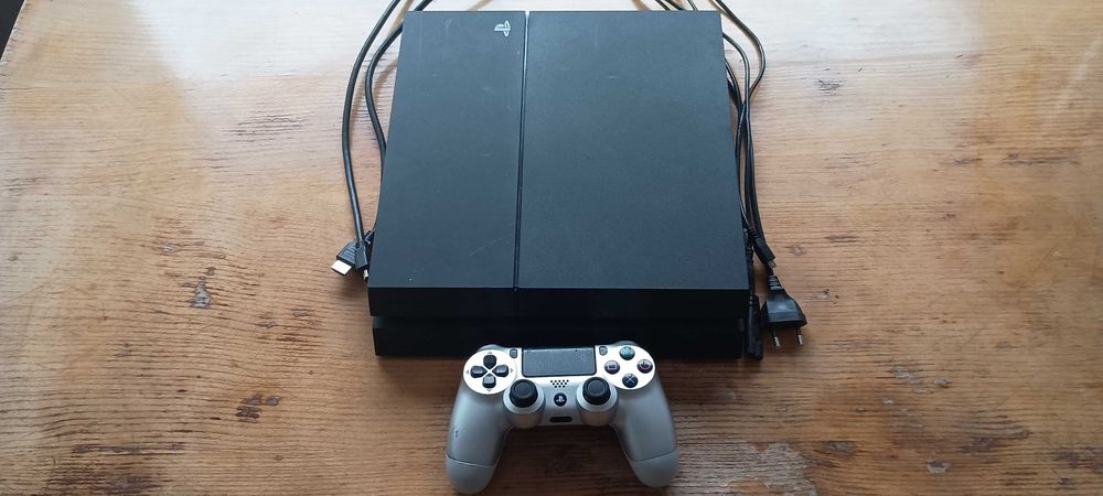 Vand consola playstation 4 / ps4 modata, joystick, hard 500gb, cabluri