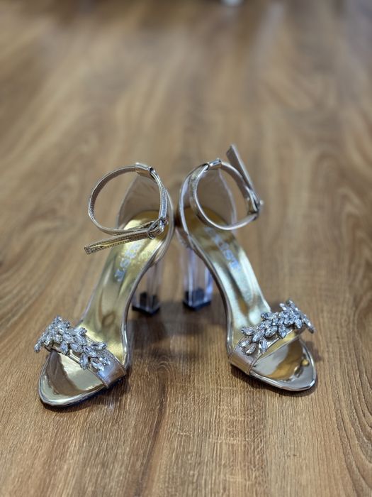 Sandale cu toc, elegante