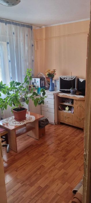 Apartament 2 camere semidecomandat etaj 4din 4