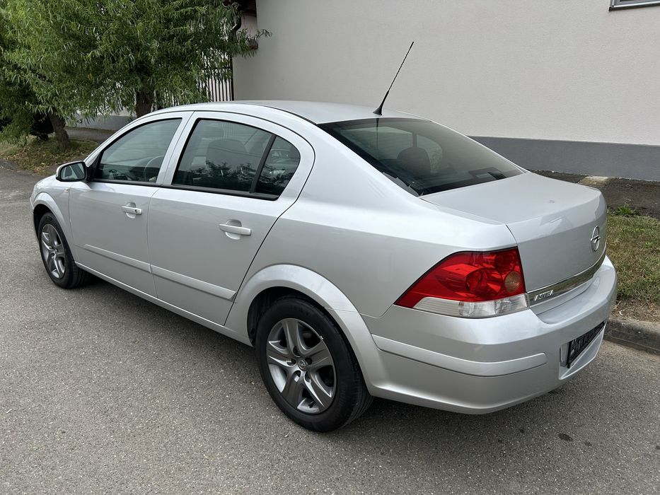 Opel Astra 1.6 Benzina 116 Cp an 2009  Sedan