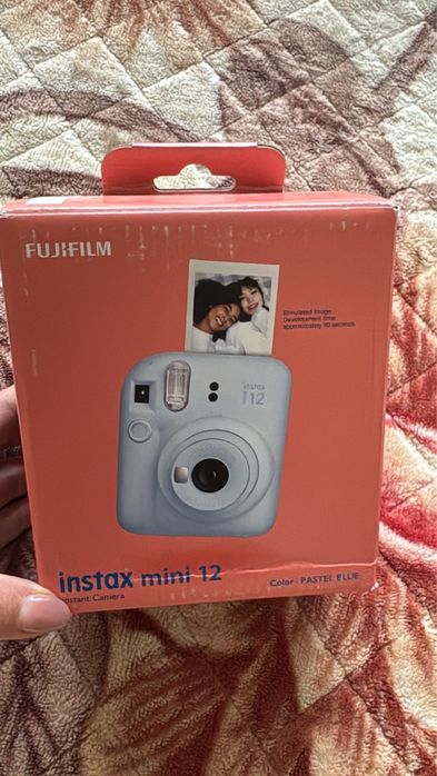 Продам новый Instax mini 12, торг уместен