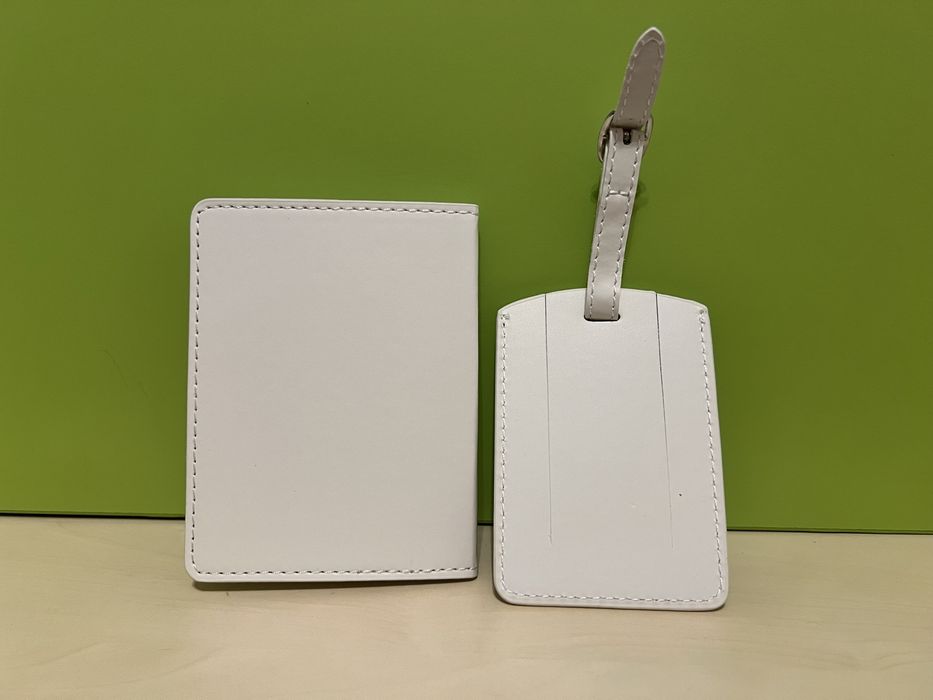 Калъф за паспорт с посребрено мече