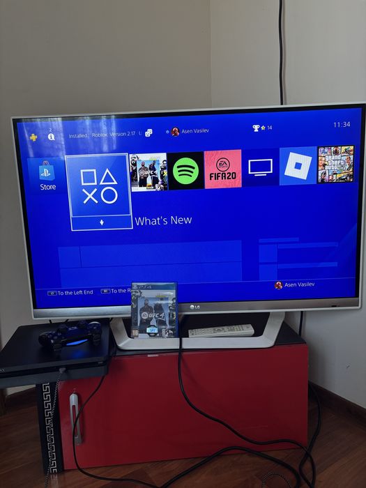 Ps4 Slim 500gb в много добро състояние с един джоистик и игра подарък