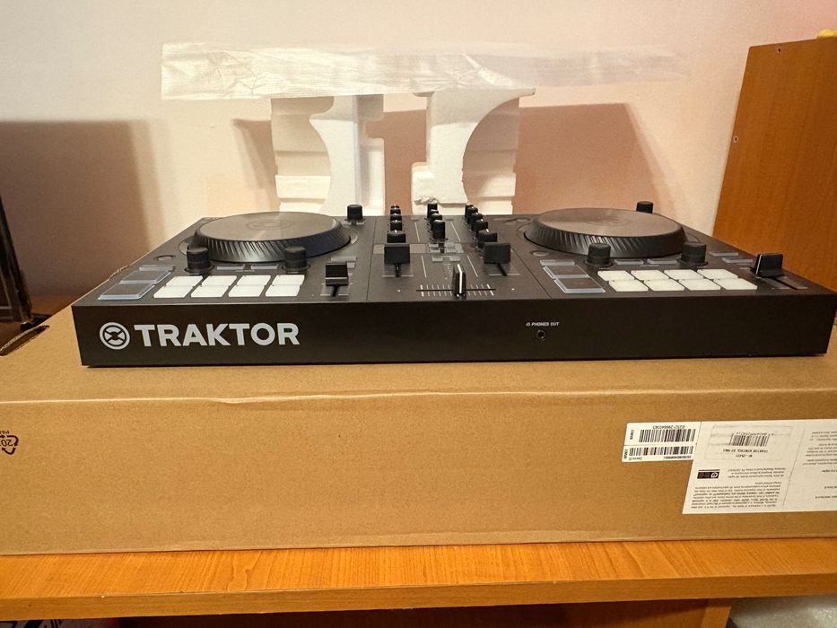 Consola Dj Traktor Kontrol S2 MK3 - CA NOUA