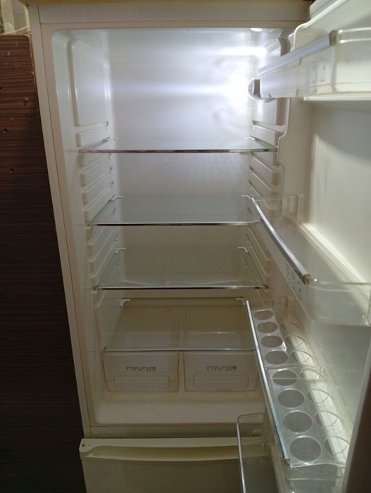 Продам холодильник артель