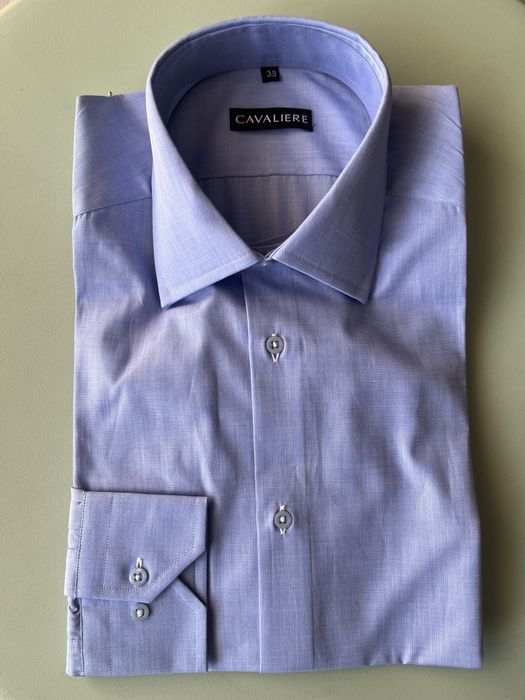 Vând cămașă CAVALIERE, măr. 38, "S" și "M", NOUĂ.