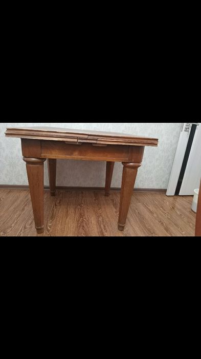 Стол дубовый, антикварный разм.98×98см, раскладной до 2метров.!