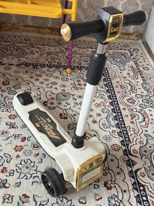 Продам самокат в рабочем состоянии