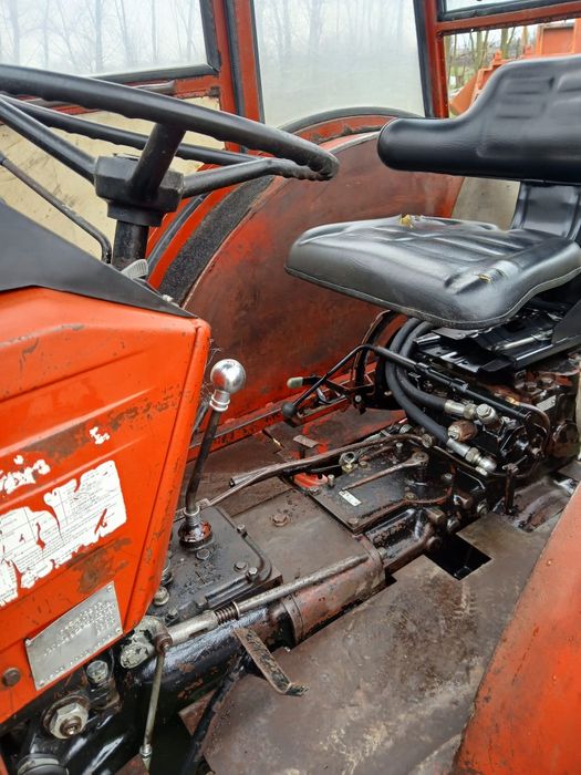 Vând tractor u445 anul 2002