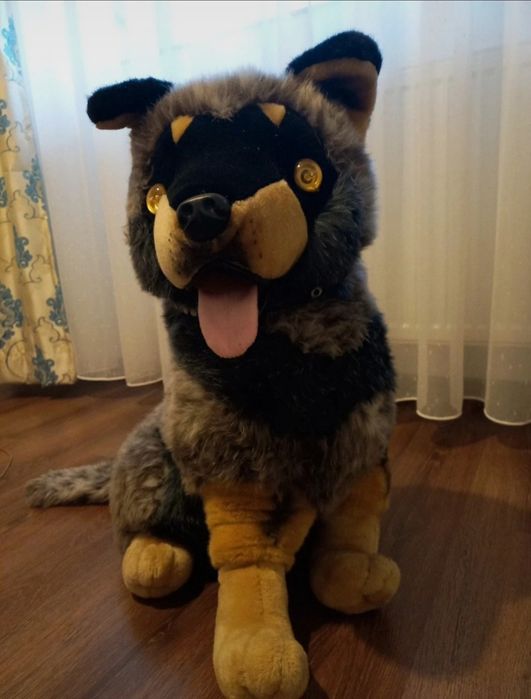 Caine mare de plus 60x78x35 cm cu baterii in stare perfecta ca nou