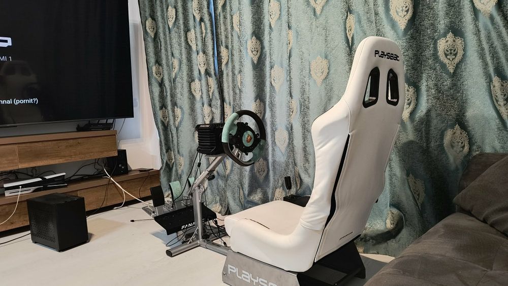 Cockpit Playseat Evolution - baza Fanatec CSL DD, volan Grand turismo Fanatec - schimbător 8 trepte, pedale cu ambreaj