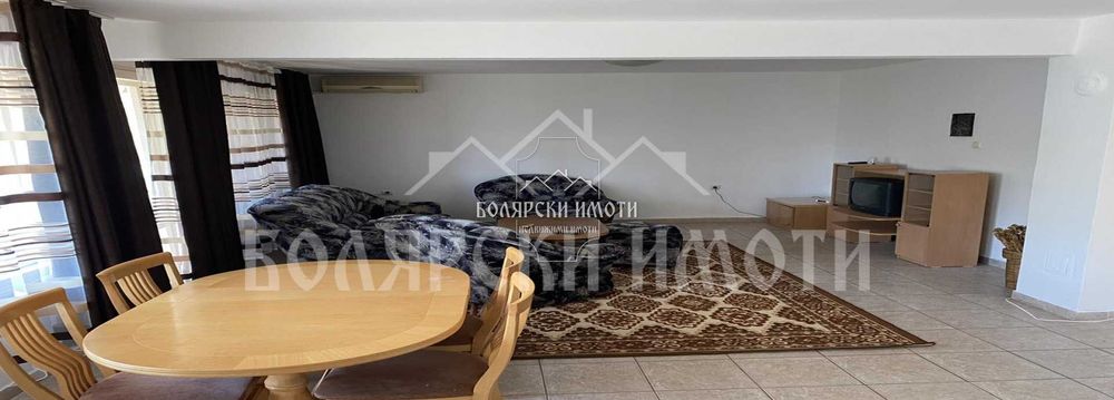 Дава се под наем Тристаен апартамент в Велико Търново, Център - 110 кв.м за 385 € - Снимка #3