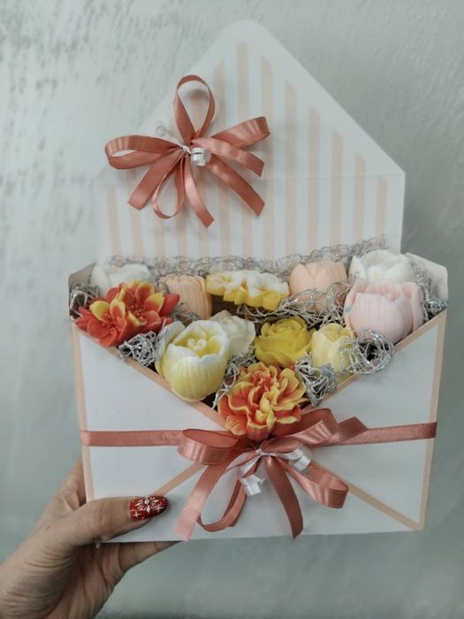 Ръчно изработени букети и кашпи от глицеринов сапун