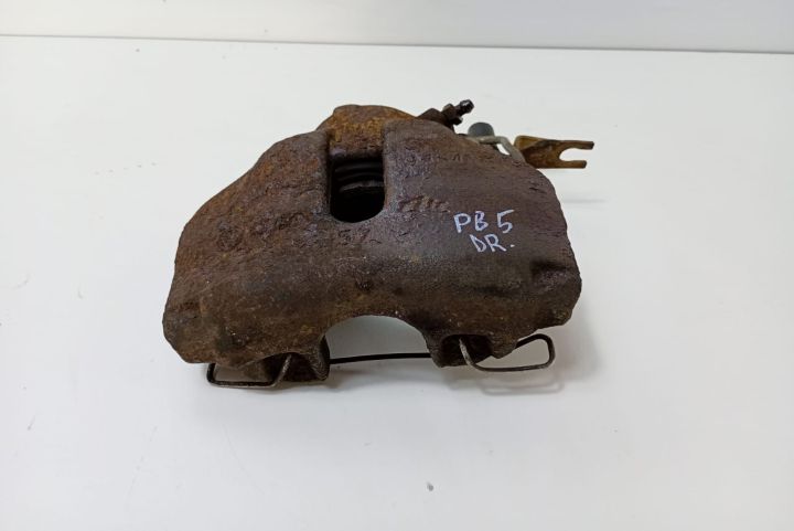 Etrier  dreapta fata Volkswagen VW Passat B5.5 (facelift) seria