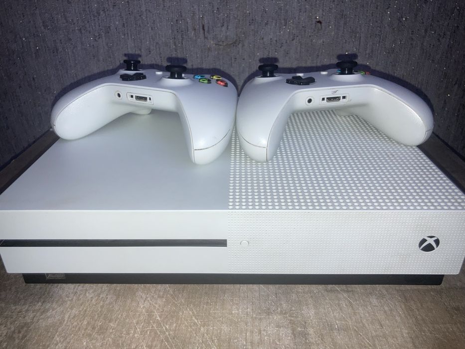 Xbox one s  в идеальном состоянии