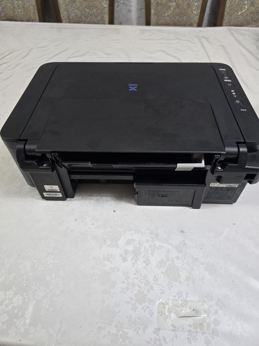 Продается принтер цветной Canon принтер сатылады