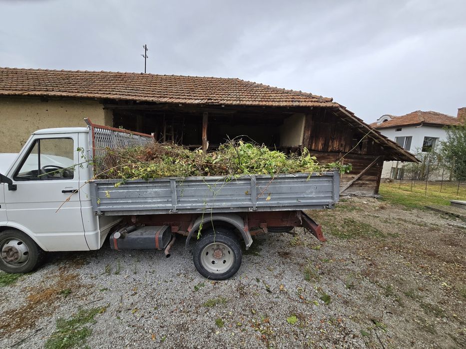 Почистване на дворове и др. услуги!!