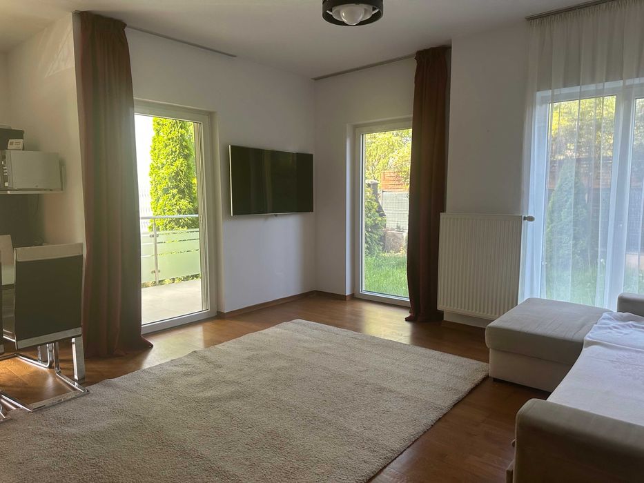 Apartament cu 3 camere si gradina de inchiriat direct proprietar