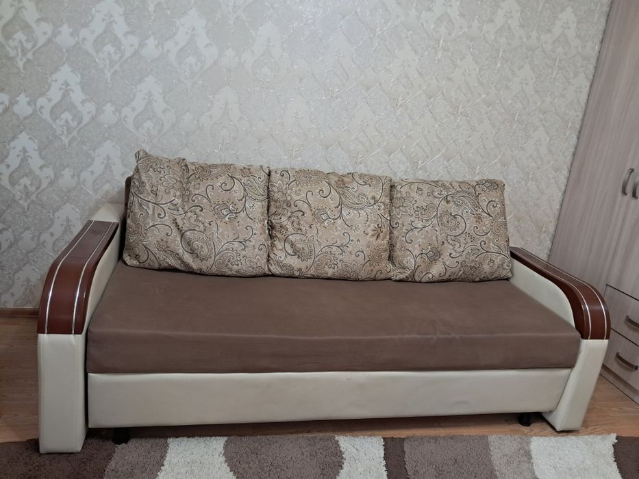 Продам диван  хорошем состояний