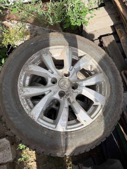 Продам комплект колёс R15  Шины 185/65