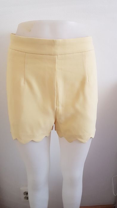 Pantaloni scurti