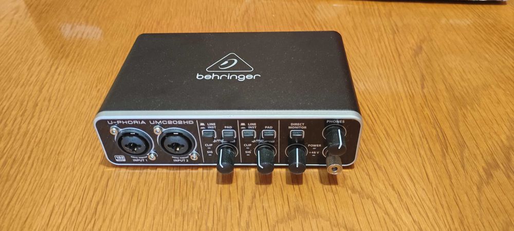 !Vânzare Rapidă! Hercules DJControl Inpulse 500 + Behringer UMC202HD