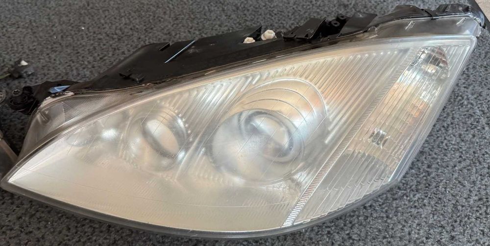 Faruri Mercedes S Class Stanga/Dreapta  W221 BOSCH 0301 216 282 900buc