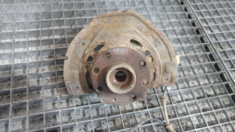 fuzeta dreapta fata opel vectra b