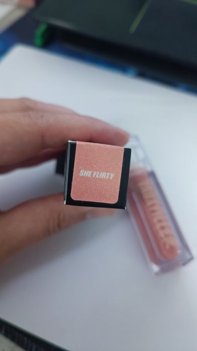 Блеск для Губ Huda Beauty