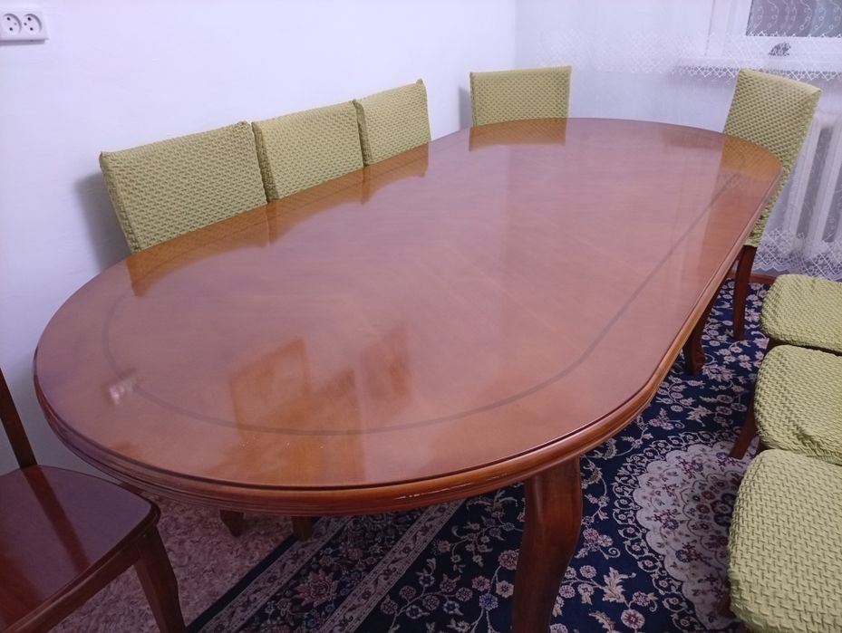 Стол и 10 стульев