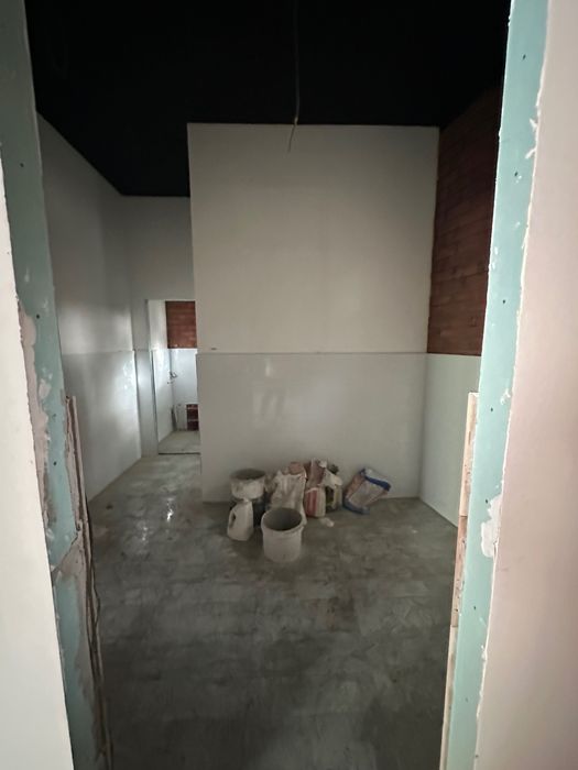 Noturar bino Sirg’ali tumanida Xokimyatni oldid:o o’zirani yonid.