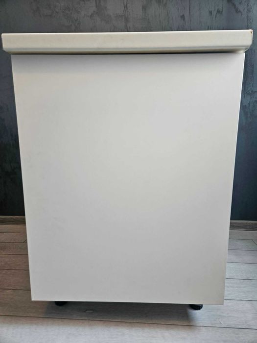 Бял шкаф за съхранение с регулируеми крачета – 60×50×90 см