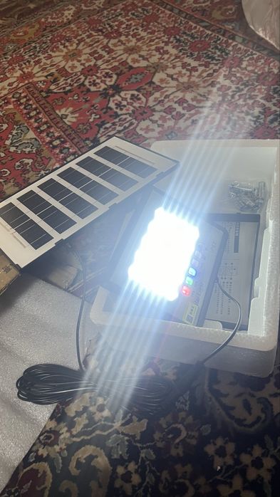 Quyosh panelli led  lampochka ( yoki projektor )nalichiyda 1 ta bor