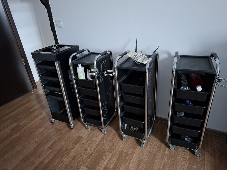 Vând ucenici de coafor!