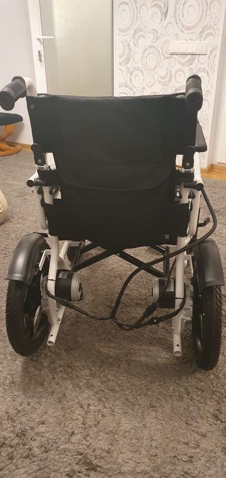 Vand scaun cu rotile electric AT52304