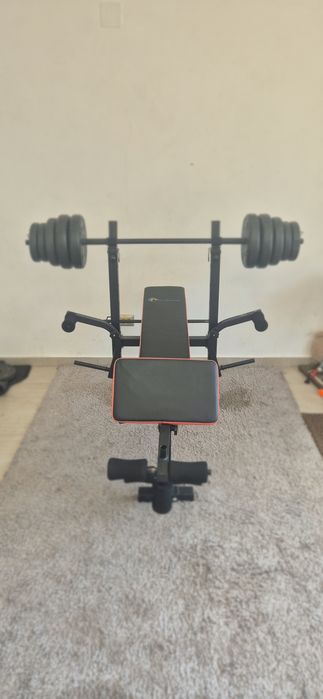Vând banca multifuncțională cu 50 kg greutăți.