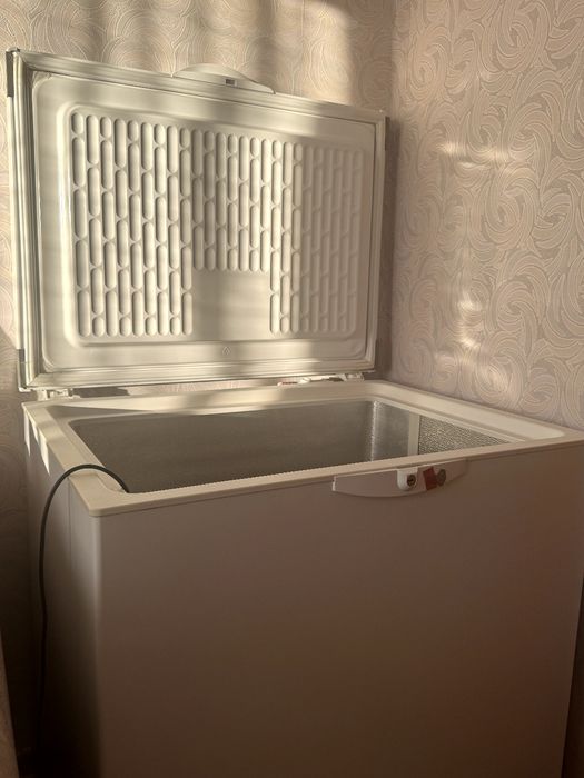 Продам морозильную камеру