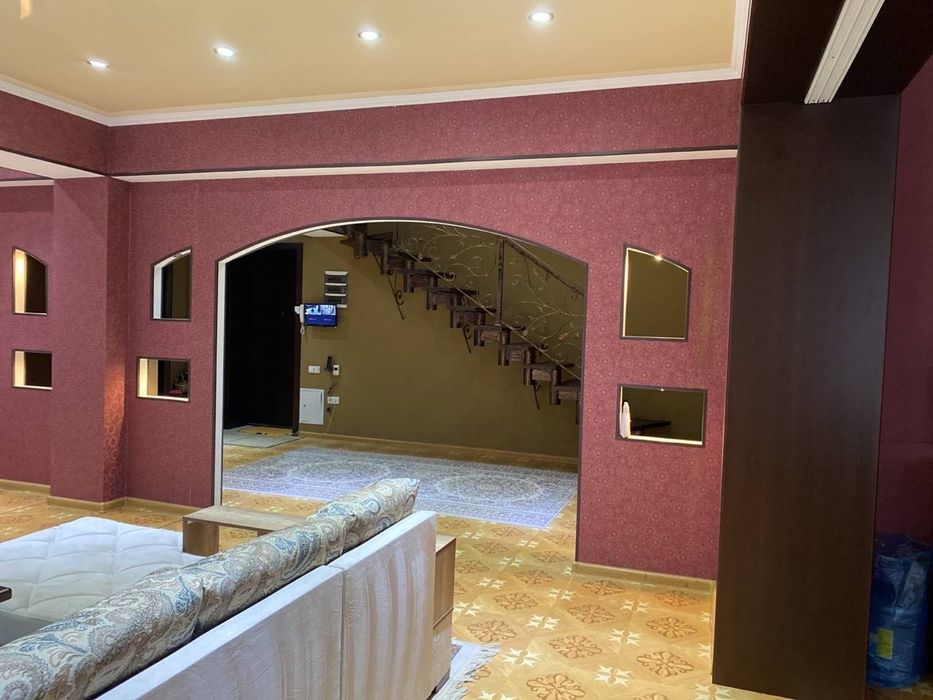 Сдается  2-х уровневая  4-x комнатная квартира