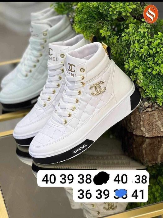 Ghete alb negru gri pe stoc