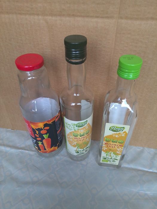 Стъклени буркани и бутилки