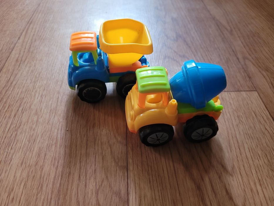 Машинки и самолёты для малыша