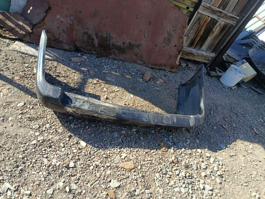 Продам задний бампер на пассат б4.